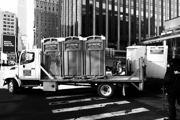 Porta potty delivery and setup in Republic, MO